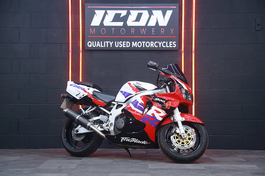 1997 Honda CBR900RR Fireblade 11082 MILES CLEAN EXAMPLE