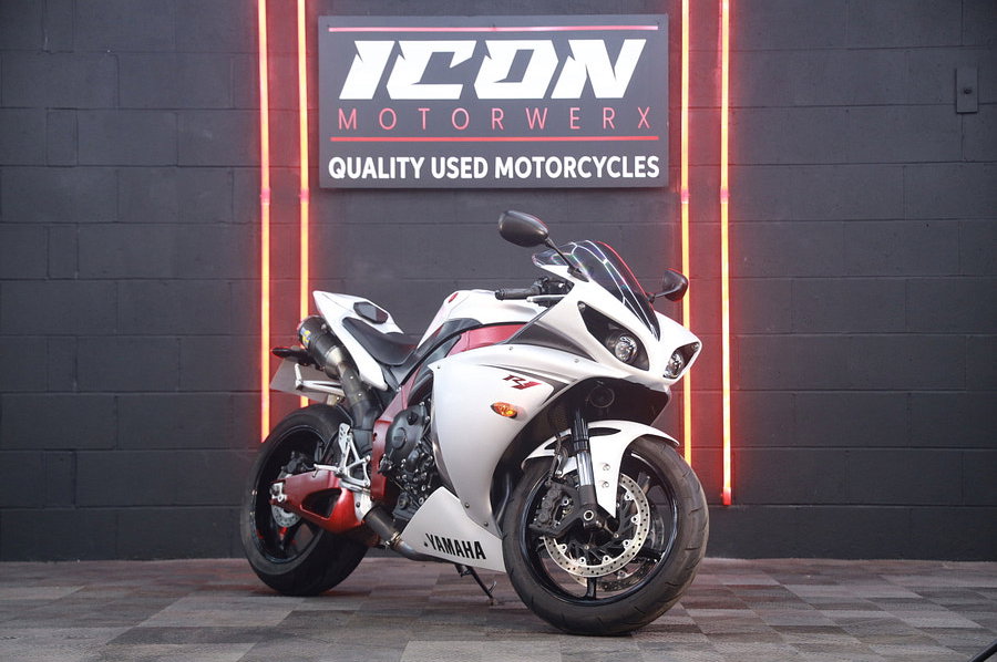 2009 Yamaha R1 Big Bang red frame 