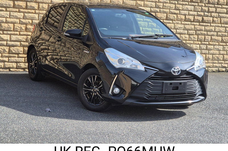 2017 Toyota Yaris 1.5 VVT-h Design Hatchback 5dr Petrol Hybrid E-CVT Euro 6 (101 ps) — sold