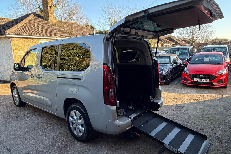 2022 Vauxhall Combo Life SE XL S/S WAV Conversion