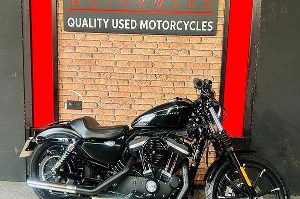 2016 Harley-Davidson Sportster 883 XL883N Iron 883