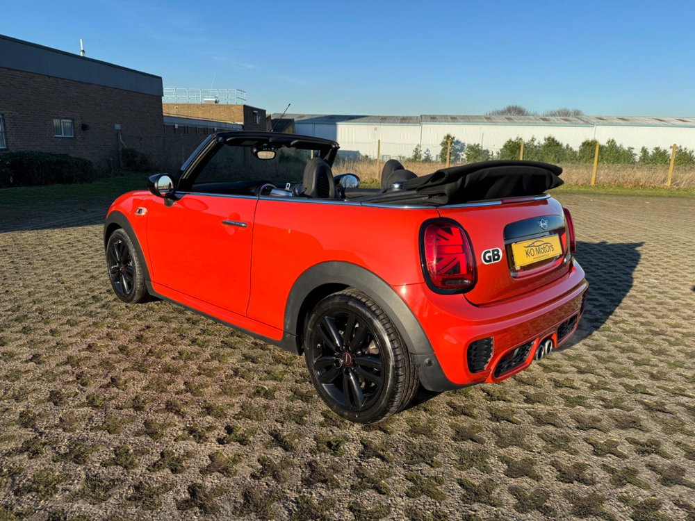 MINI Convertible 2.0 Cooper S Sport Steptronic Euro 6 (s/s) 2dr