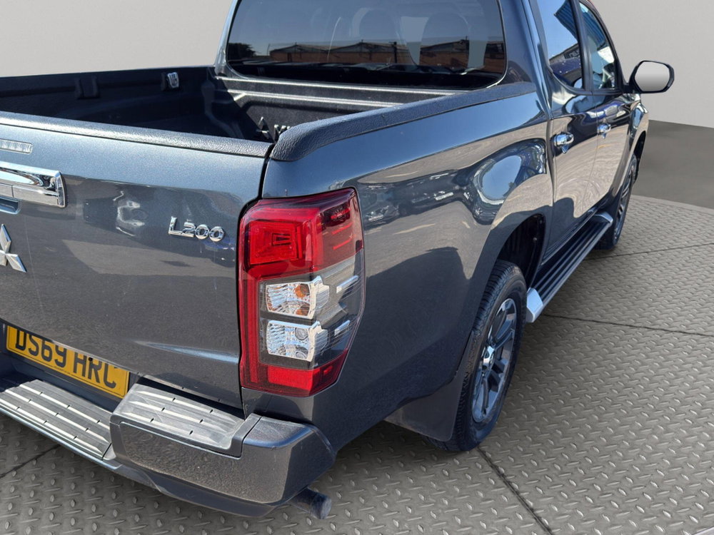 Mitsubishi L200 2.2 DI-D DC Warrior 4WD Euro 6 (s/s) 4dr