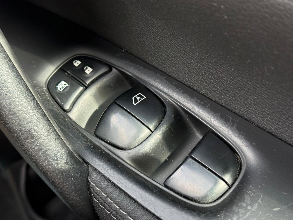 Nissan Qashqai 1.6 dCi Acenta SUV 5dr Diesel XTRON 2WD Euro 5 (s/s) (130 ps)