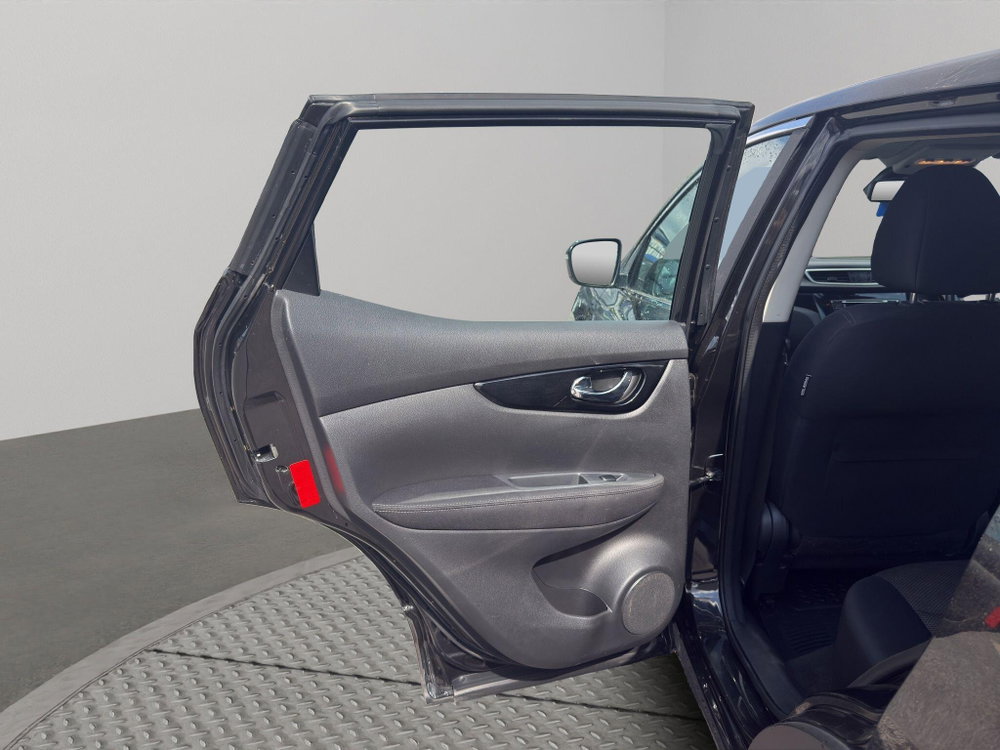 Nissan Qashqai 1.6 dCi Acenta SUV 5dr Diesel XTRON 2WD Euro 5 (s/s) (130 ps)