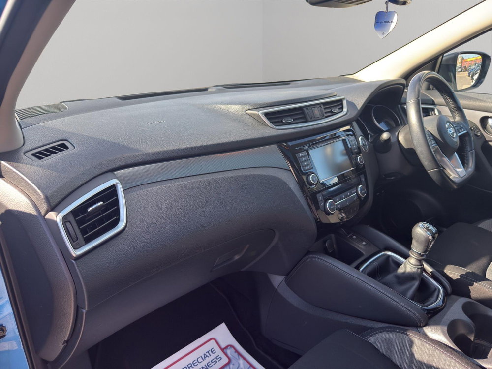 Nissan Qashqai 1.3 DIG-T N-Connecta Euro 6 (s/s) 5dr