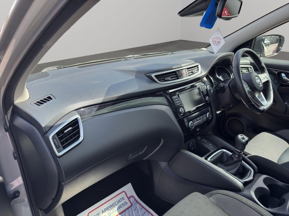 Nissan Qashqai 1.3 DIG-T N-Connecta Euro 6 (s/s) 5dr