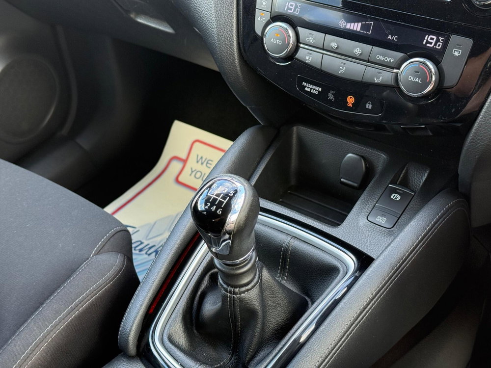 Nissan Qashqai 1.3 DIG-T N-Connecta Euro 6 (s/s) 5dr