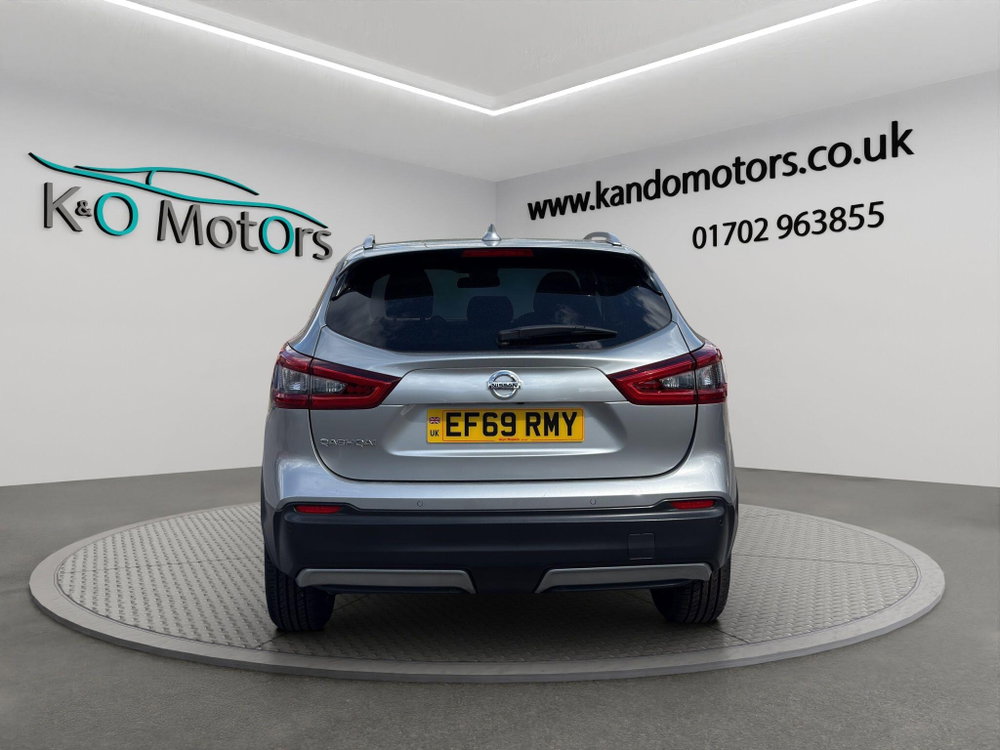 Nissan Qashqai 1.3 DIG-T N-Connecta Euro 6 (s/s) 5dr