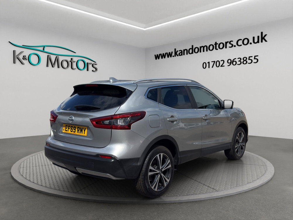 Nissan Qashqai 1.3 DIG-T N-Connecta Euro 6 (s/s) 5dr