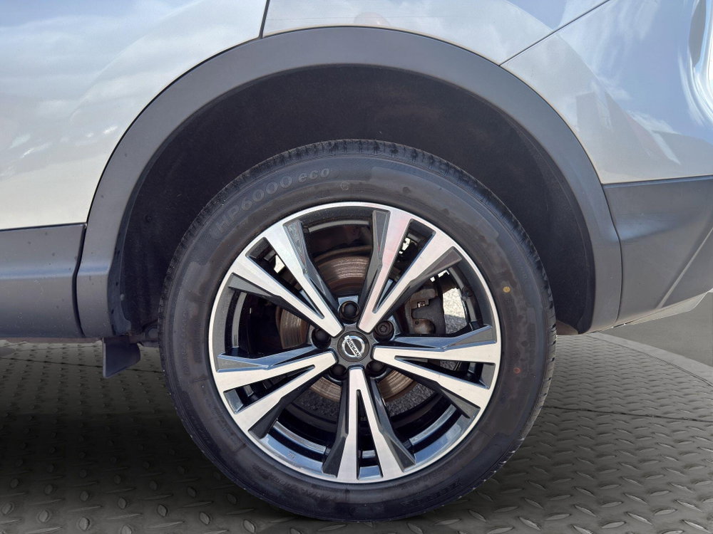 Nissan Qashqai 1.3 DIG-T N-Connecta Euro 6 (s/s) 5dr