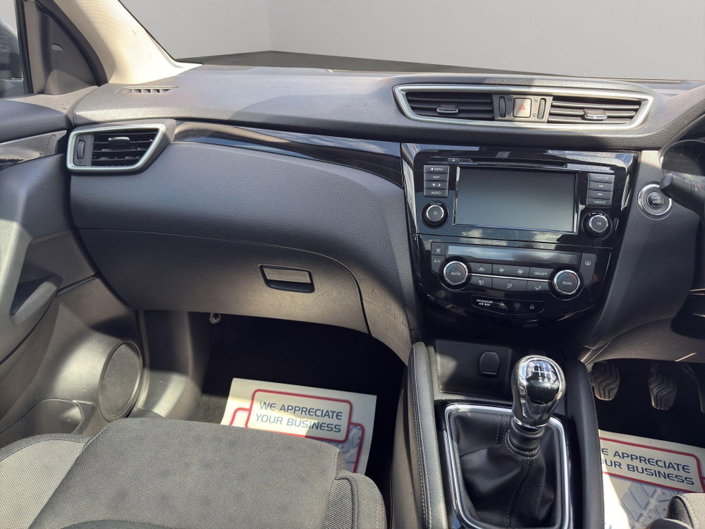 Nissan Qashqai 1.3 DIG-T N-Connecta Euro 6 (s/s) 5dr