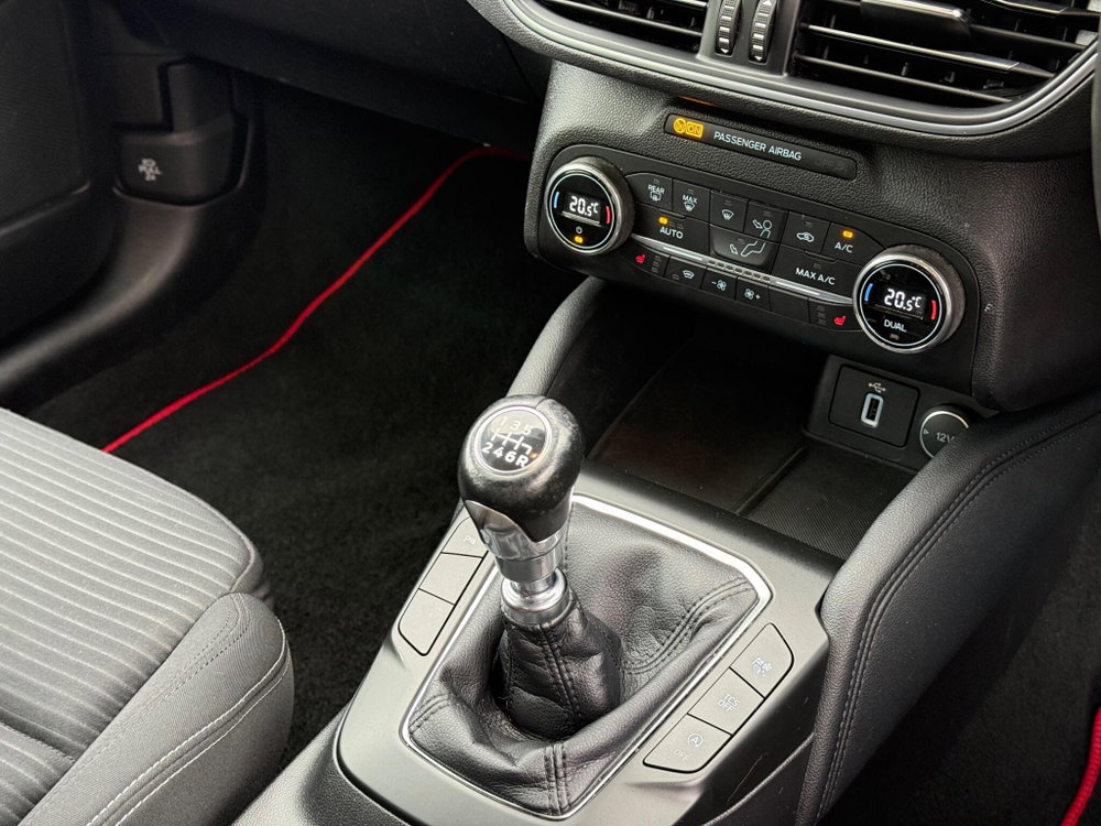 Ford Focus 1.0T EcoBoost Titanium Euro 6 (s/s) 5dr