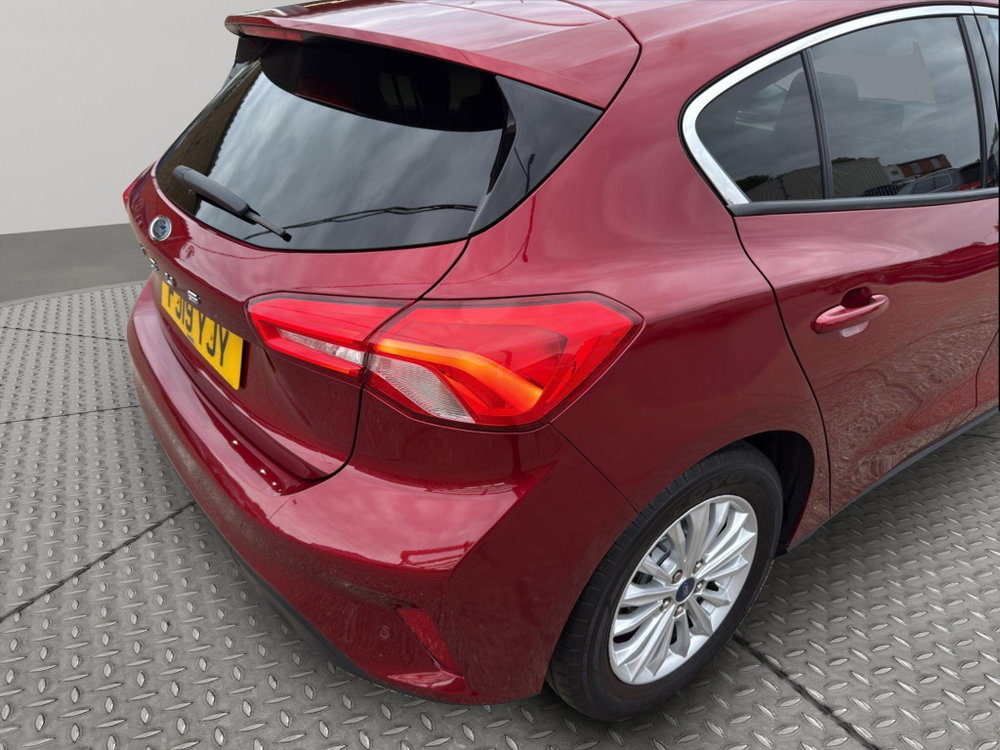 Ford Focus 1.0T EcoBoost Titanium Euro 6 (s/s) 5dr