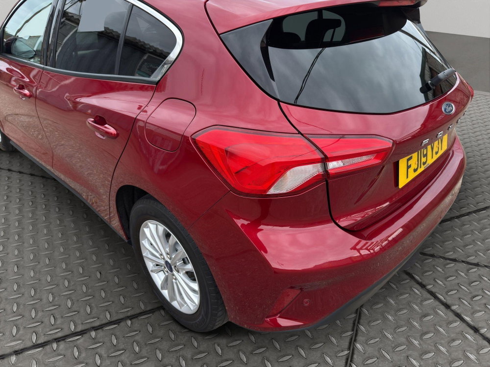 Ford Focus 1.0T EcoBoost Titanium Euro 6 (s/s) 5dr