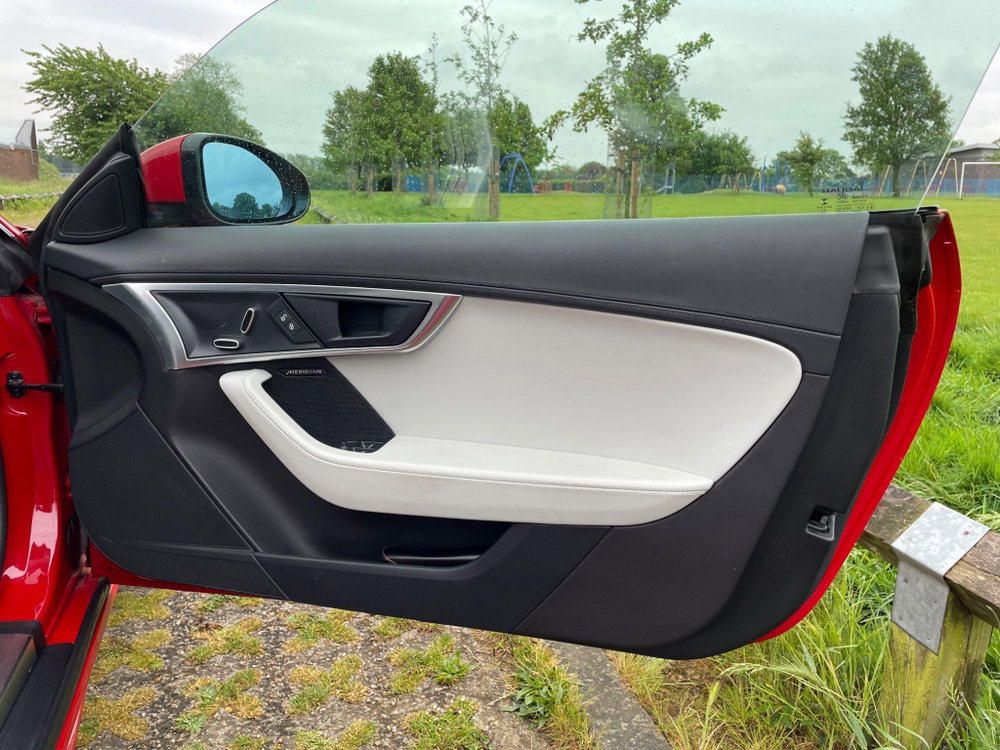 Jaguar F-Type 3.0 V6 R-Dynamic Auto Euro 6 (s/s) 2dr