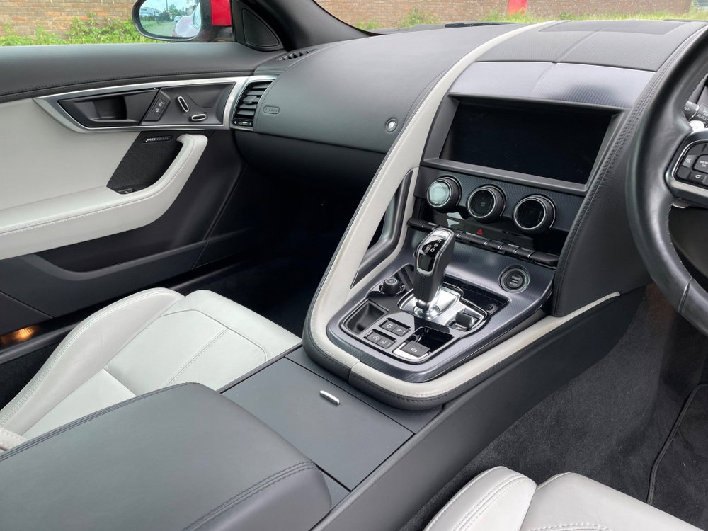 Jaguar F-Type 3.0 V6 R-Dynamic Auto Euro 6 (s/s) 2dr