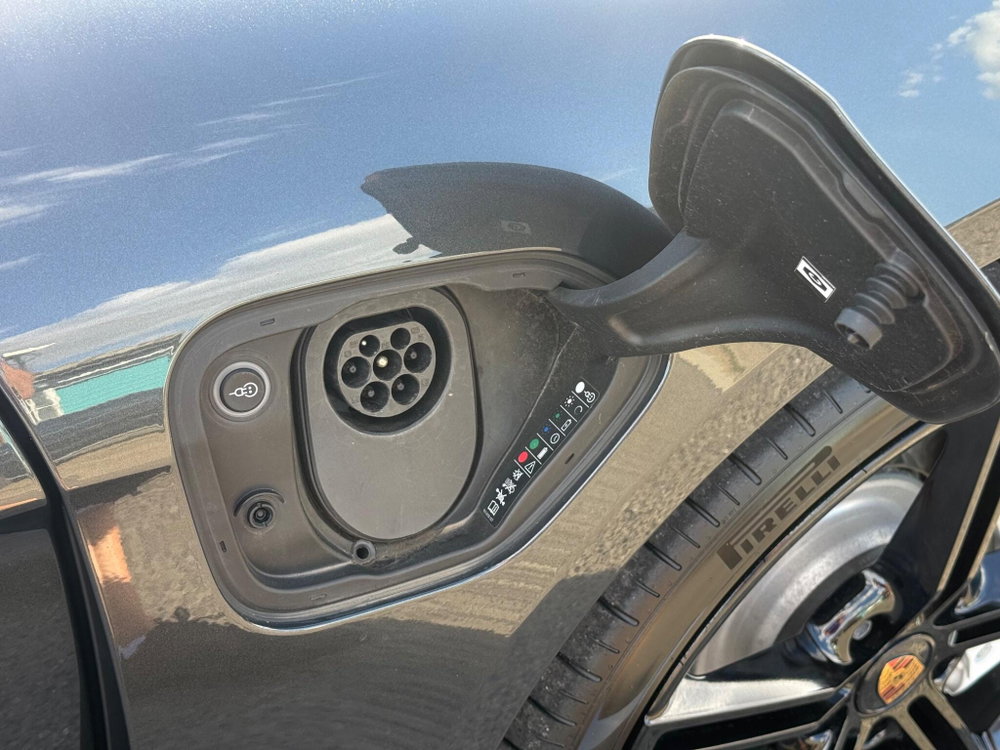 Porsche Taycan Performance Plus 93.4kWh 4S Auto 4WD 4dr (11kW Charger)