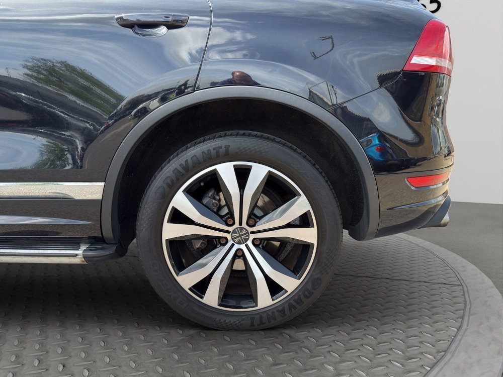 Volkswagen Touareg 3.0 TDI V6 BlueMotion Tech R-Line Tiptronic 4WD Euro 5 (s/s) 5dr
