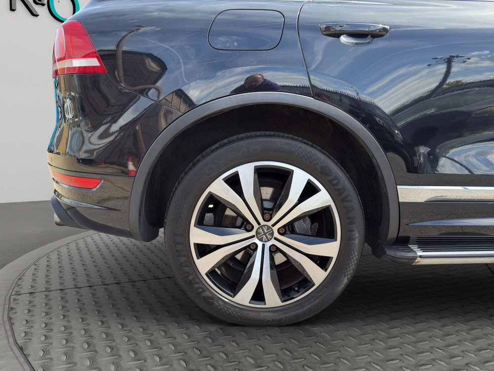 Volkswagen Touareg 3.0 TDI V6 BlueMotion Tech R-Line Tiptronic 4WD Euro 5 (s/s) 5dr