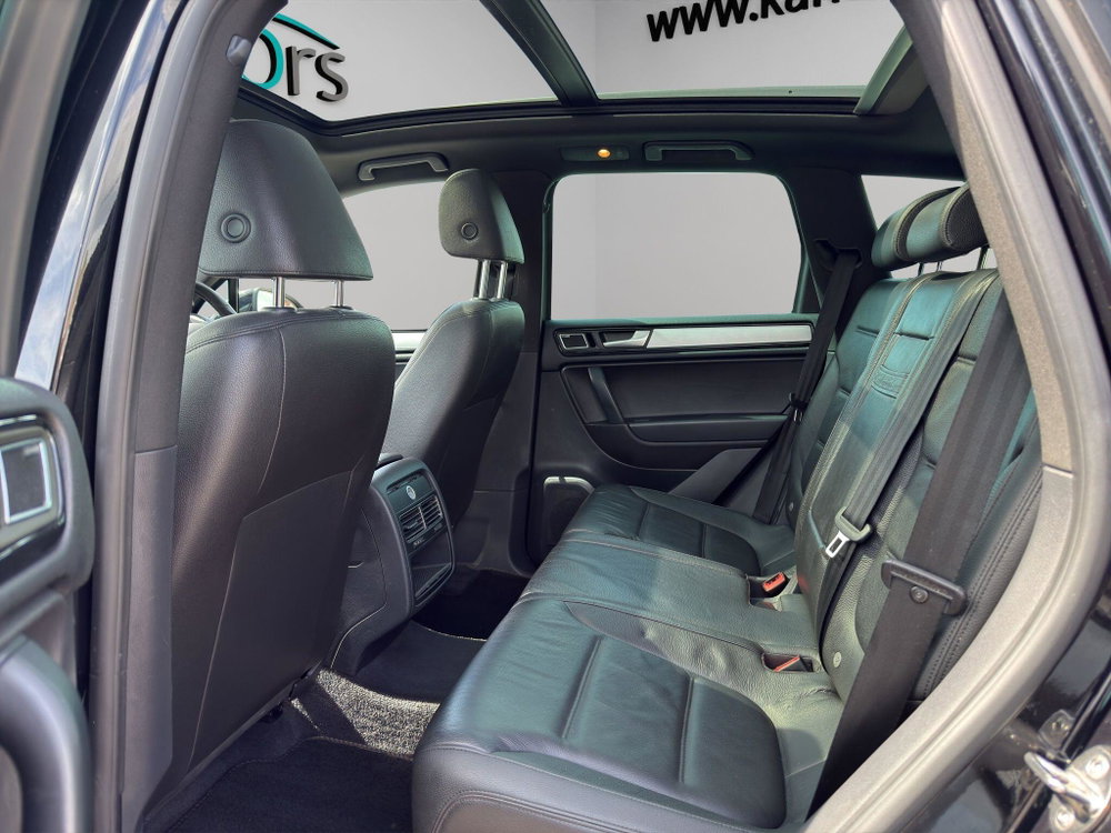 Volkswagen Touareg 3.0 TDI V6 BlueMotion Tech R-Line Tiptronic 4WD Euro 5 (s/s) 5dr