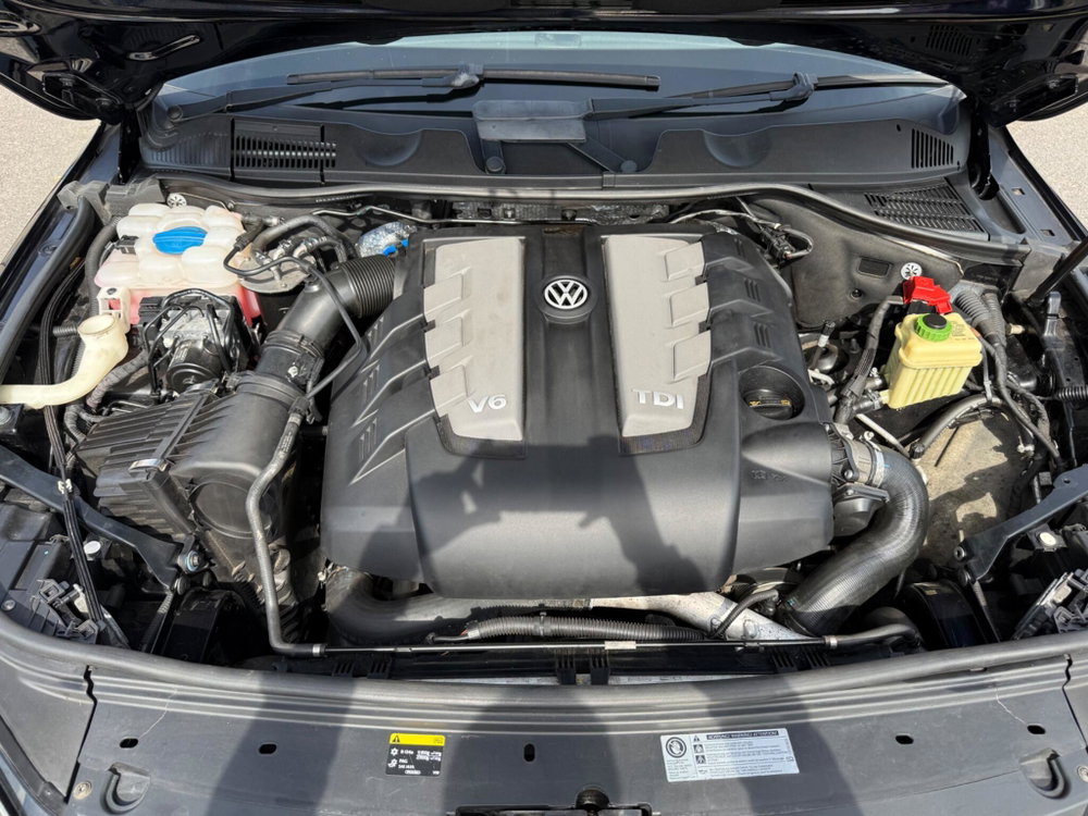 Volkswagen Touareg 3.0 TDI V6 BlueMotion Tech R-Line Tiptronic 4WD Euro 5 (s/s) 5dr