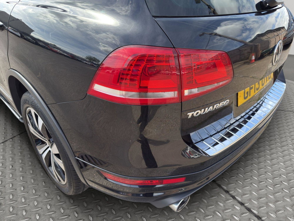 Volkswagen Touareg 3.0 TDI V6 BlueMotion Tech R-Line Tiptronic 4WD Euro 5 (s/s) 5dr