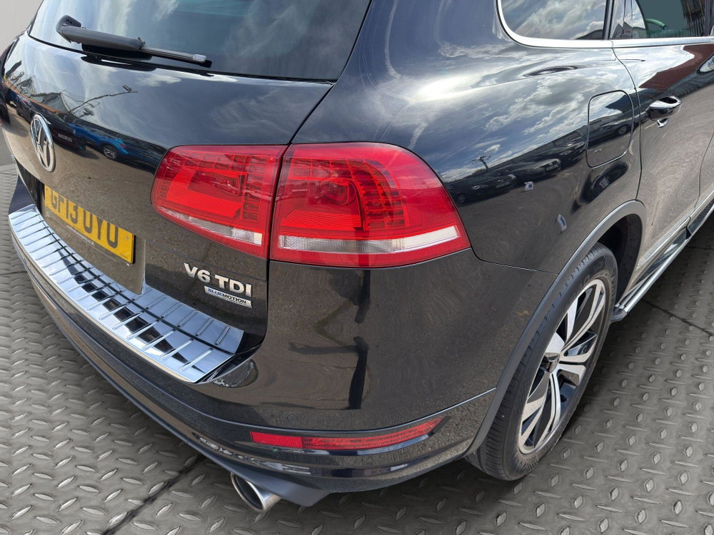 Volkswagen Touareg 3.0 TDI V6 BlueMotion Tech R-Line Tiptronic 4WD Euro 5 (s/s) 5dr