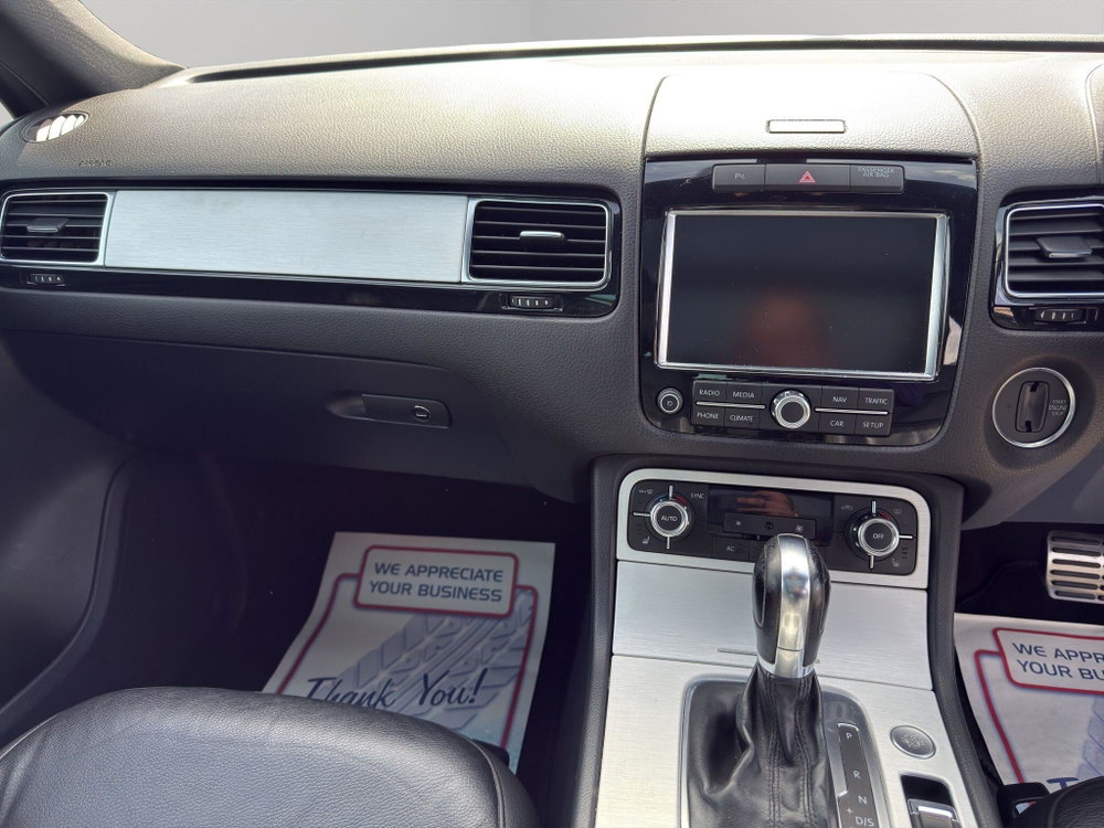 Volkswagen Touareg 3.0 TDI V6 BlueMotion Tech R-Line Tiptronic 4WD Euro 5 (s/s) 5dr