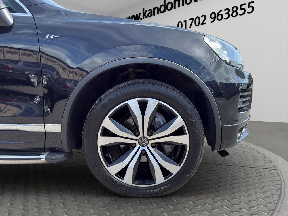 Volkswagen Touareg 3.0 TDI V6 BlueMotion Tech R-Line Tiptronic 4WD Euro 5 (s/s) 5dr