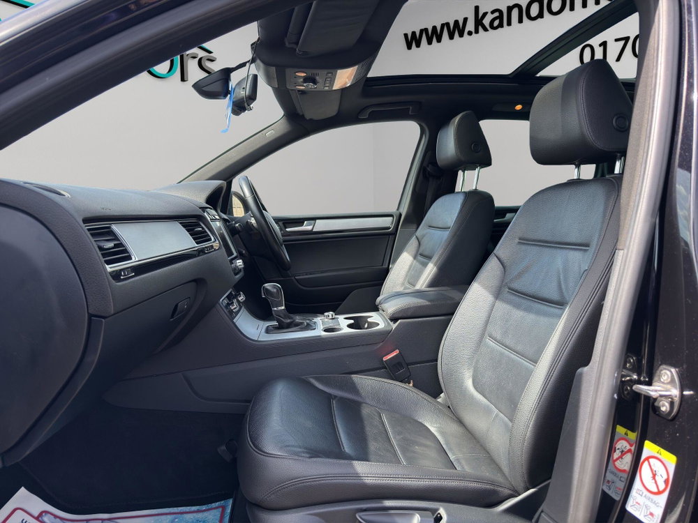 Volkswagen Touareg 3.0 TDI V6 BlueMotion Tech R-Line Tiptronic 4WD Euro 5 (s/s) 5dr