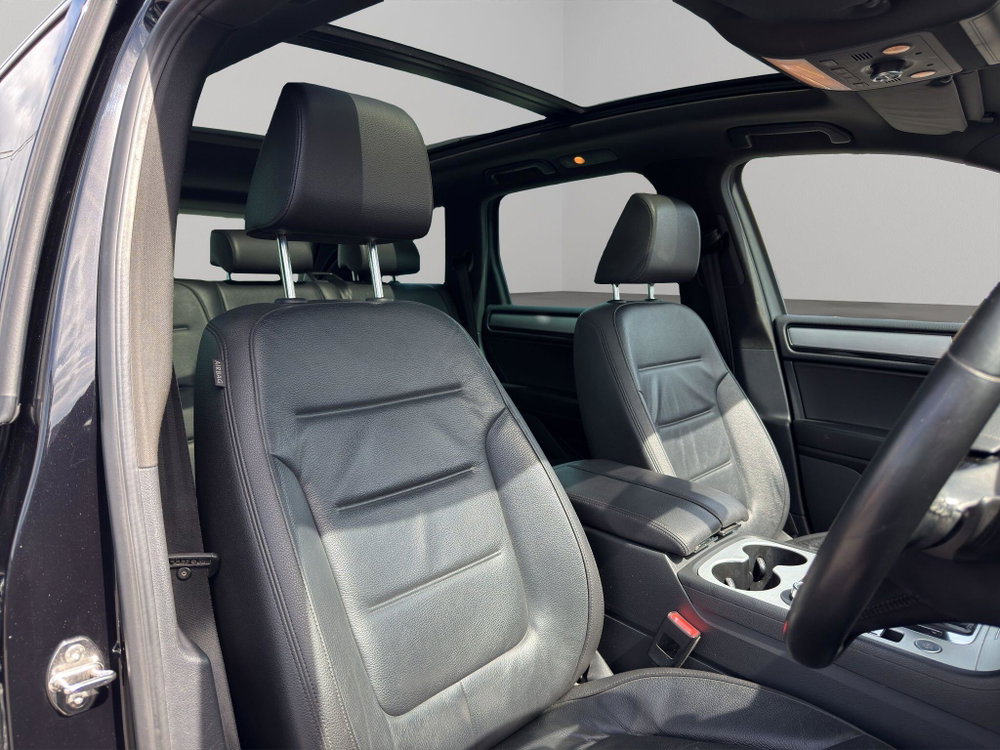 Volkswagen Touareg 3.0 TDI V6 BlueMotion Tech R-Line Tiptronic 4WD Euro 5 (s/s) 5dr