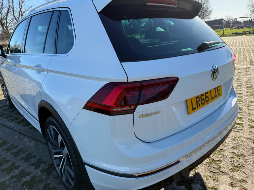 Volkswagen Tiguan 2.0 TDI BlueMotion Tech R-Line DSG 4Motion Euro 6 (s/s) 5dr