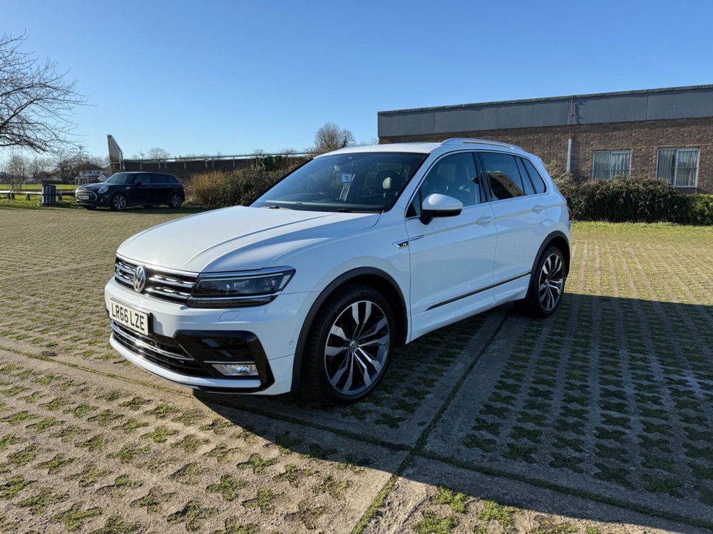 Volkswagen Tiguan 2.0 TDI BlueMotion Tech R-Line DSG 4Motion Euro 6 (s/s) 5dr