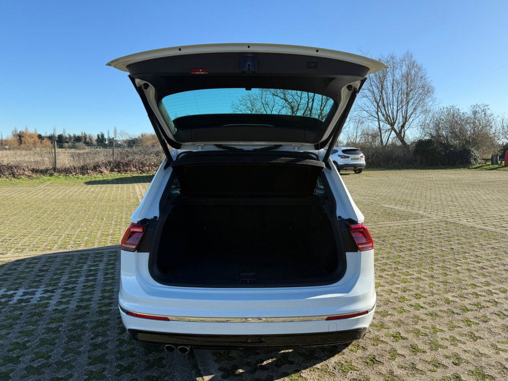 Volkswagen Tiguan 2.0 TDI BlueMotion Tech R-Line DSG 4Motion Euro 6 (s/s) 5dr