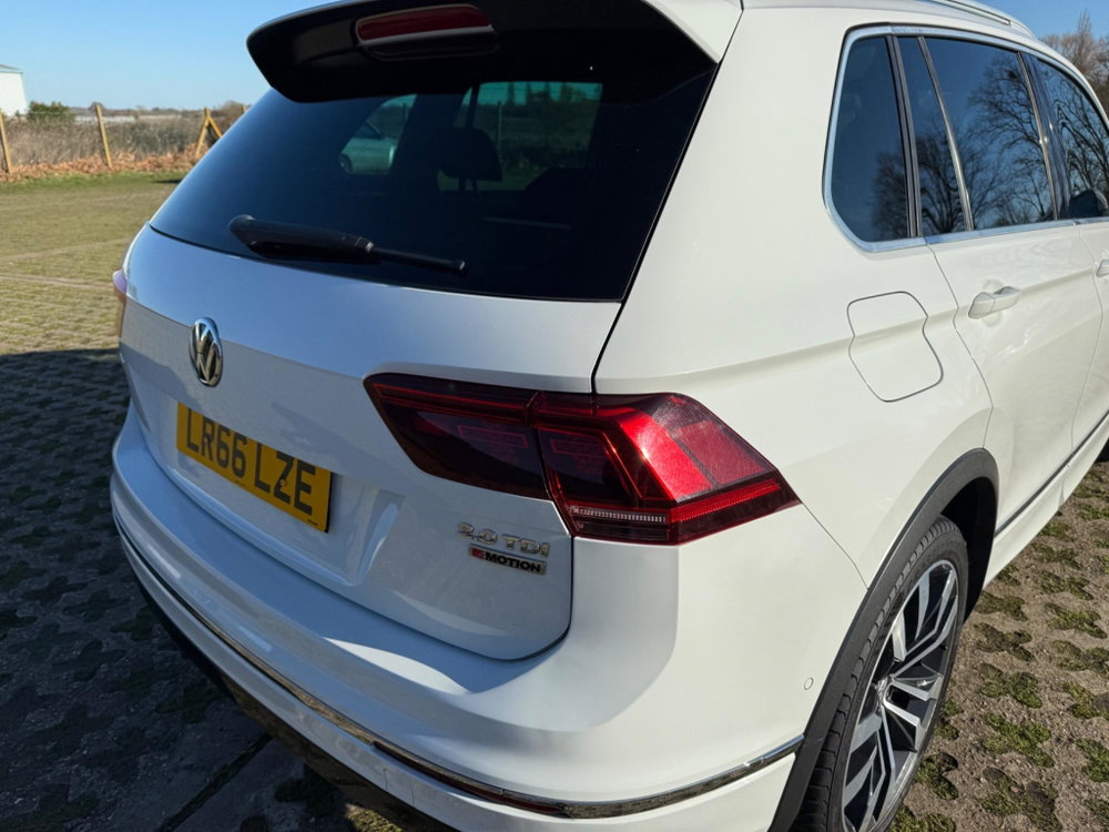 Volkswagen Tiguan 2.0 TDI BlueMotion Tech R-Line DSG 4Motion Euro 6 (s/s) 5dr