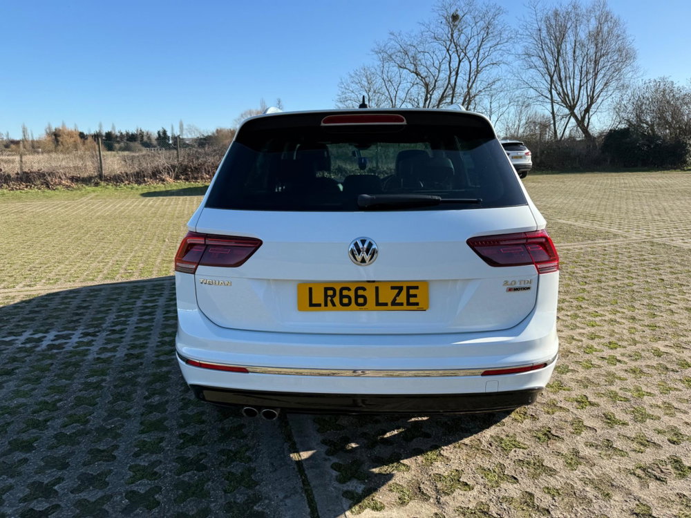 Volkswagen Tiguan 2.0 TDI BlueMotion Tech R-Line DSG 4Motion Euro 6 (s/s) 5dr