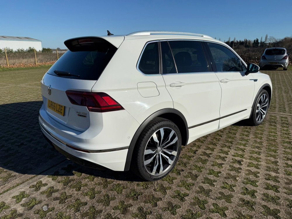 Volkswagen Tiguan 2.0 TDI BlueMotion Tech R-Line DSG 4Motion Euro 6 (s/s) 5dr