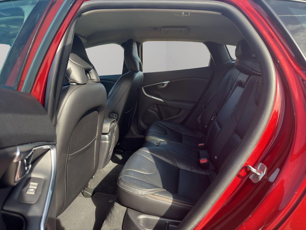 Volvo V40 Cross Country 2.0 D2 Lux Auto Euro 6 (s/s) 5dr