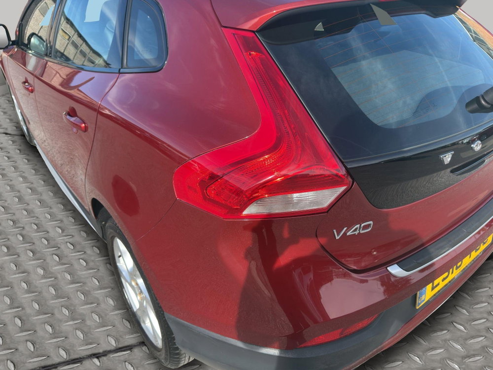 Volvo V40 Cross Country 2.0 D2 Lux Auto Euro 6 (s/s) 5dr