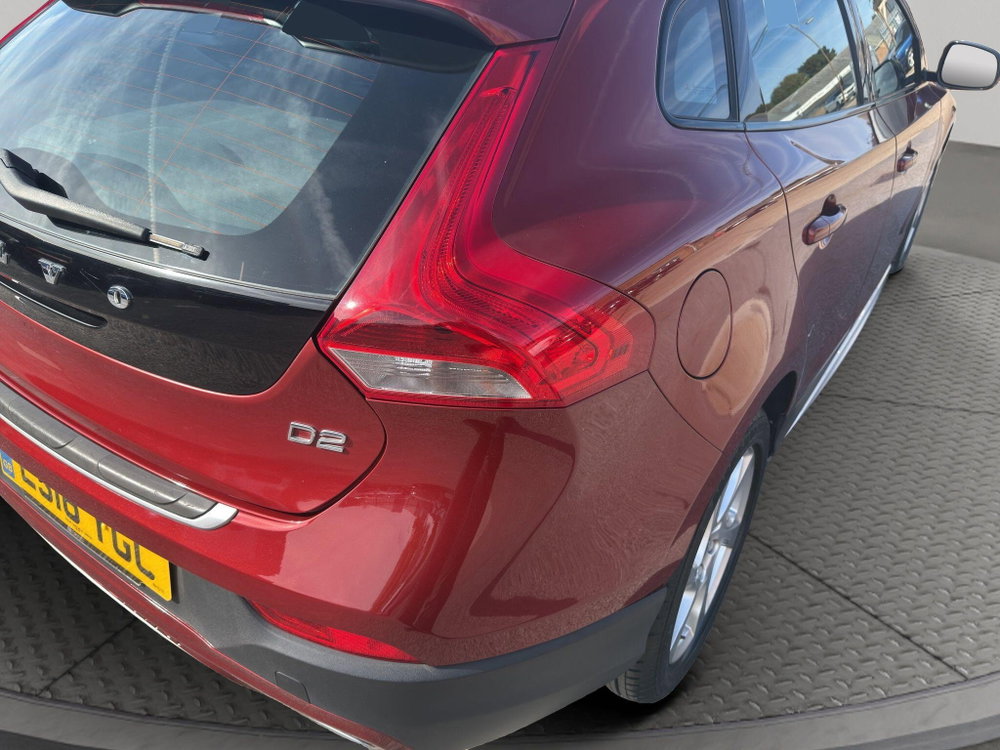 Volvo V40 Cross Country 2.0 D2 Lux Auto Euro 6 (s/s) 5dr