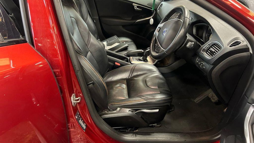 Volvo V40 Cross Country 2.0 D2 Lux Auto Euro 6 (s/s) 5dr