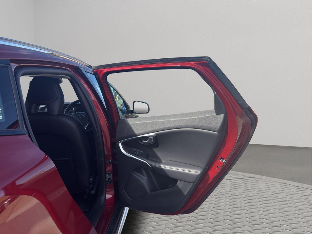 Volvo V40 Cross Country 2.0 D2 Lux Auto Euro 6 (s/s) 5dr