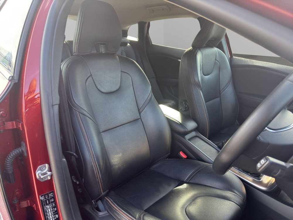 Volvo V40 Cross Country 2.0 D2 Lux Auto Euro 6 (s/s) 5dr