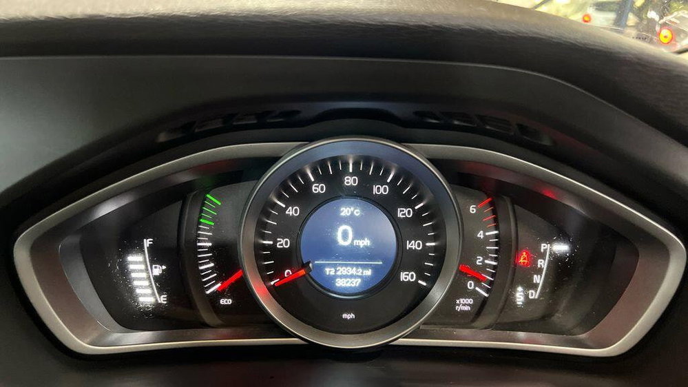 Volvo V40 Cross Country 2.0 D2 Lux Auto Euro 6 (s/s) 5dr