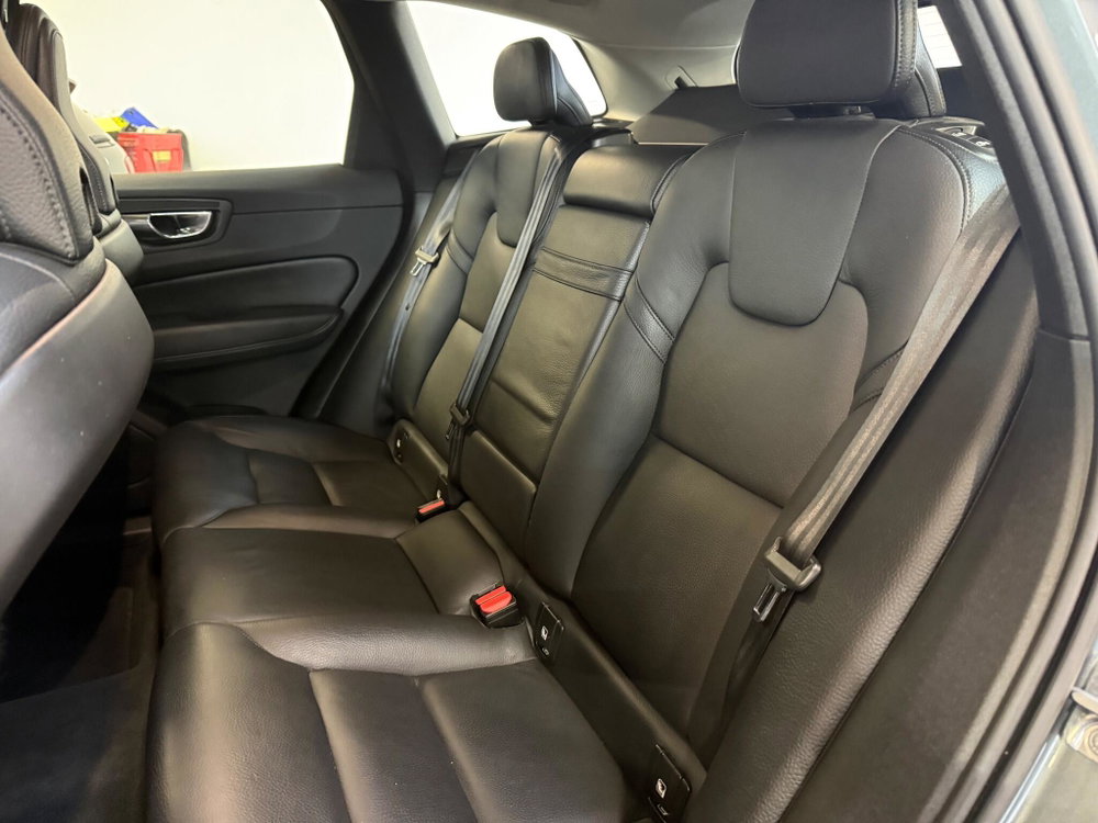Volvo XC60 2.0 D4 Momentum Auto AWD Euro 6 (s/s) 5dr