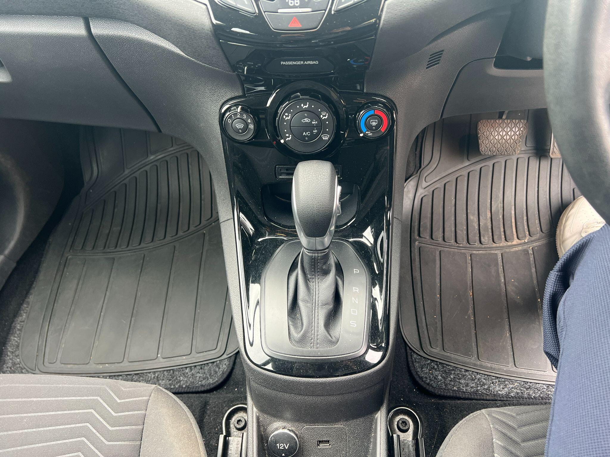 Ford Fiesta 1.0T EcoBoost Zetec Hatchback 5dr Petrol Powershift Euro 6 (100 ps) 5dr Automatic 2026