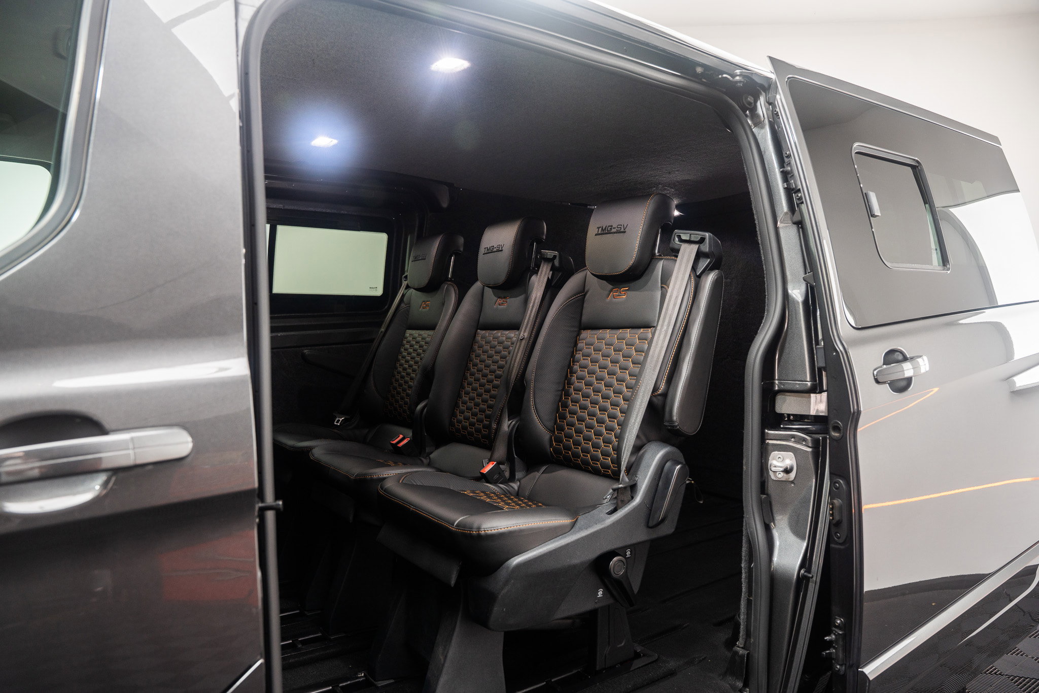 Ford Transit Custom 2.0 TRANSIT CUSTOM EcoBlue Limited KOMBI VAN 5dr Diesel Auto L1 H1 Euro 6 RS SPORT 5dr Automatic 2026