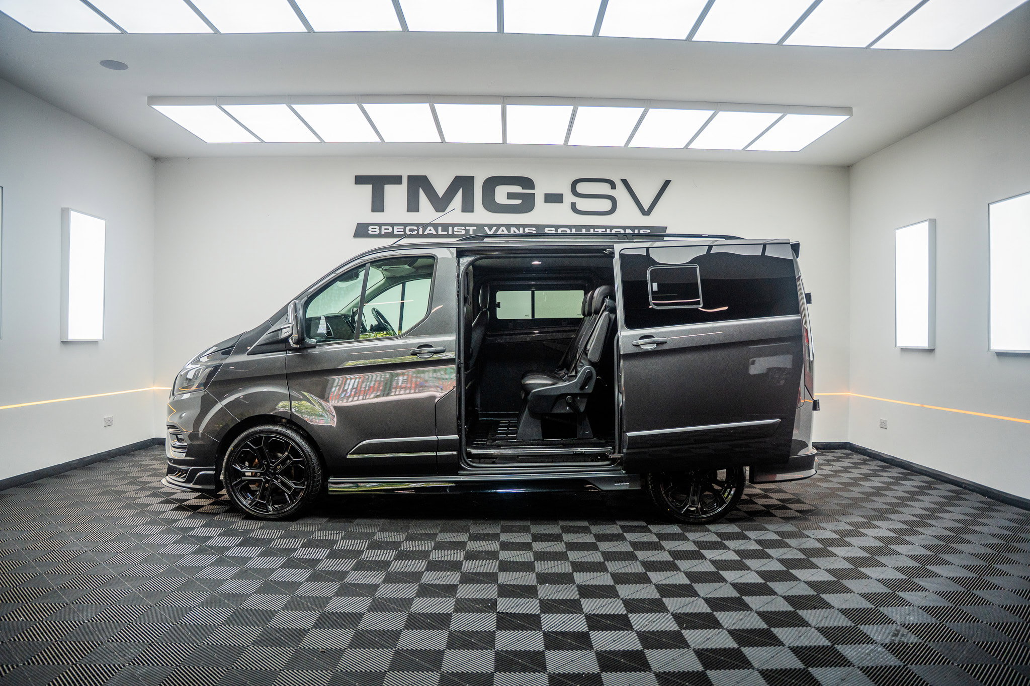Ford Transit Custom 2.0 TRANSIT CUSTOM EcoBlue Limited KOMBI VAN 5dr Diesel Auto L1 H1 Euro 6 RS SPORT 5dr Automatic 2026