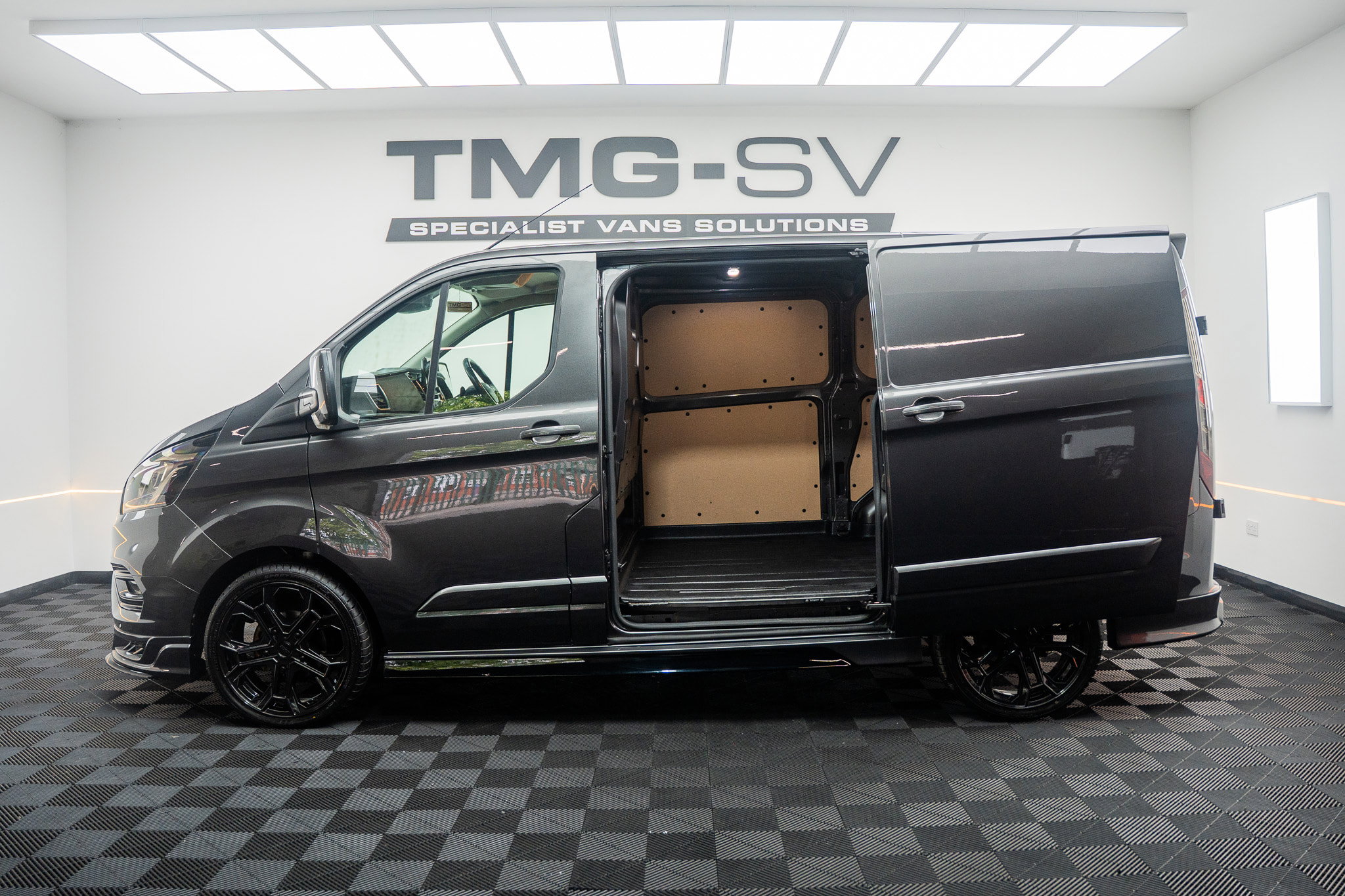 Ford Transit Custom 2.0 TRANSIT CUSTOM Limited Panel Van 5dr Diesel Manual L1 H1 Euro 6 RS SPORT 5dr Manual 2026